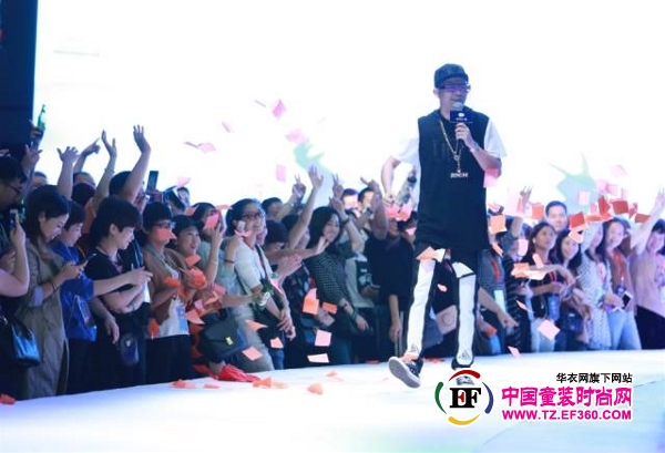 大型活动策划： 动态走秀打破传统模式的观众席模式