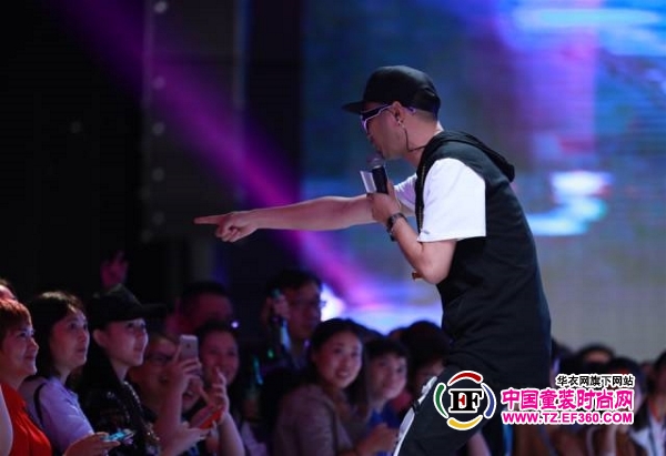 大型活动策划： 动态走秀打破传统模式的观众席模式