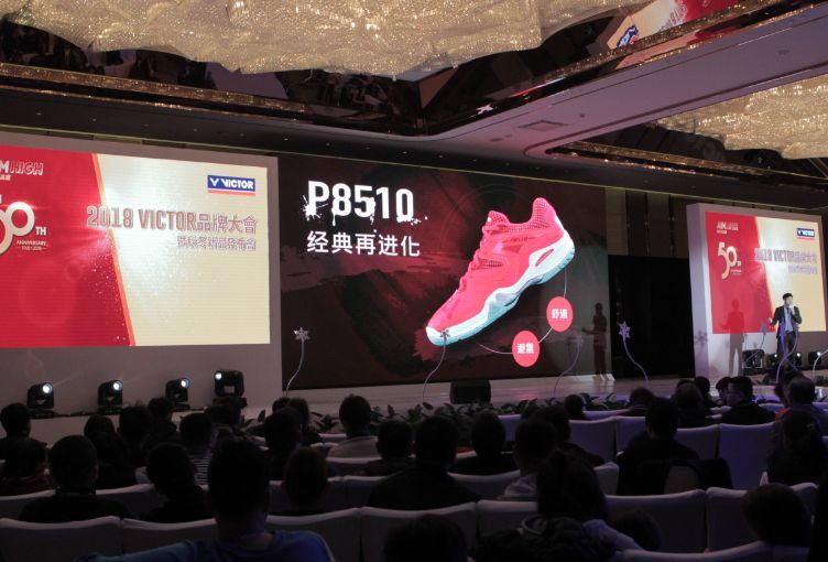 舞美设计：其中VBS-63、VBS-66N、VBS-68P、VBS-70等型号已成专业球员及业余球手的首选