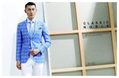 <b>舞美设计：“一件西服从选料到完</b>
