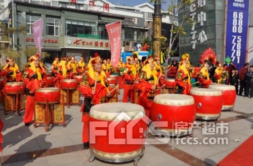 上海公关公司：兴庆区孔雀湖旁——长登·璞悦湾 () 在营销中心举行了精装新品发布会仪式