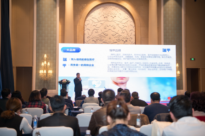 舞美设计：上海共进医疗连续举办两场新品发布会