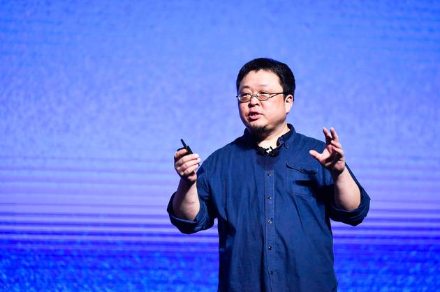 锤子CEO罗永浩
