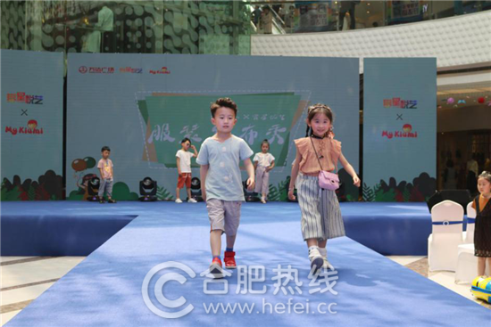 小模特们的精彩演绎把这场秀推向了高潮