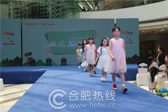 小模特们的精彩演绎把这场秀推向了高潮
