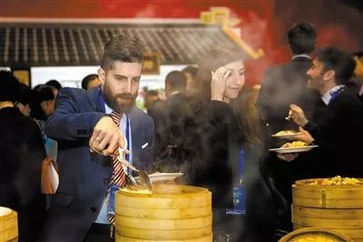 上海公关公司：昨日苹果、小米齐召开新品发布会，库克、雷军是这么说的~丨新闻早茶