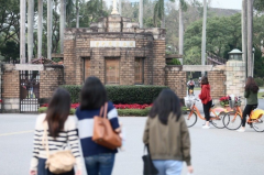舞美设计：（图片来源：台湾《联