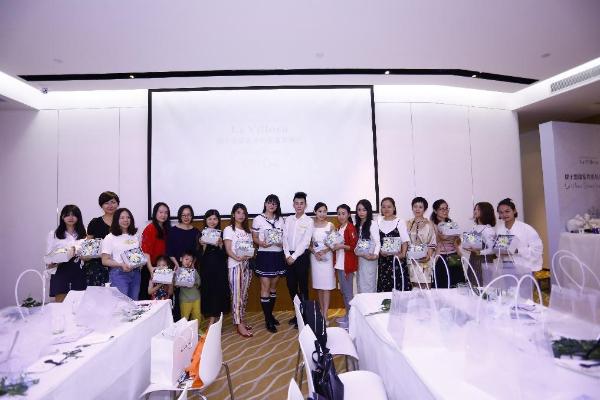 服装发布会策划：La VillosaSnowy Ice系列再一次升级