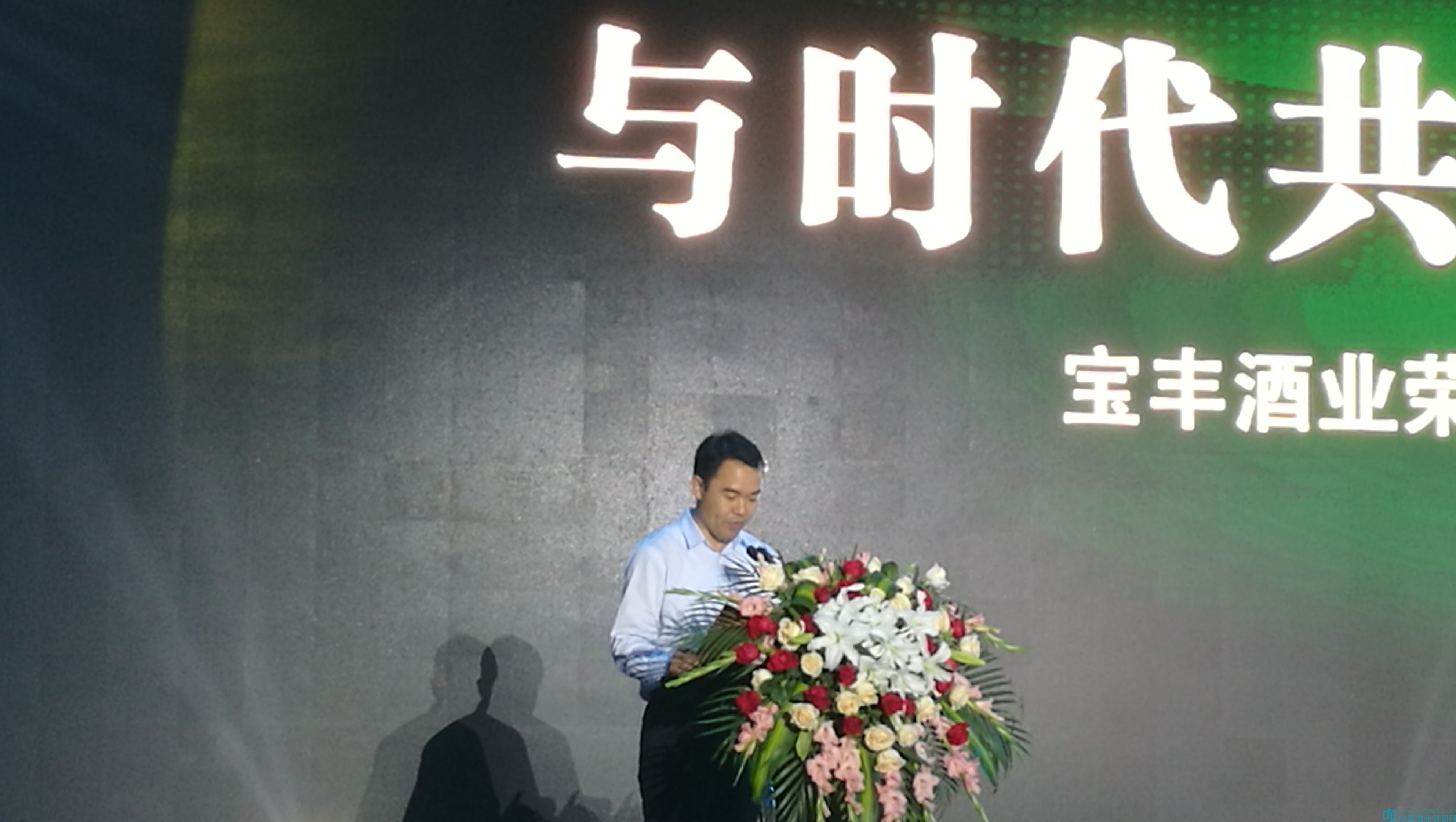 年会活动策划：白酒消费向优势品牌集中；行业挤压式竞争完全形成
