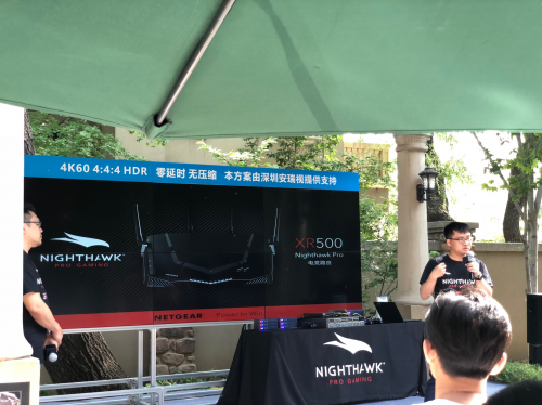 XR500全称为Nighthawk Pro XR500，主打全球火热的电竞游戏市场。XR500支持802.11ac Wave2 AC2600高速Wi-Fi规格，并且提供了4+1组GbE级乙太网络接口， 超强硬件配置加上特别设计的固件核心，主打超低网络延迟和丰富的电竞优化机能。