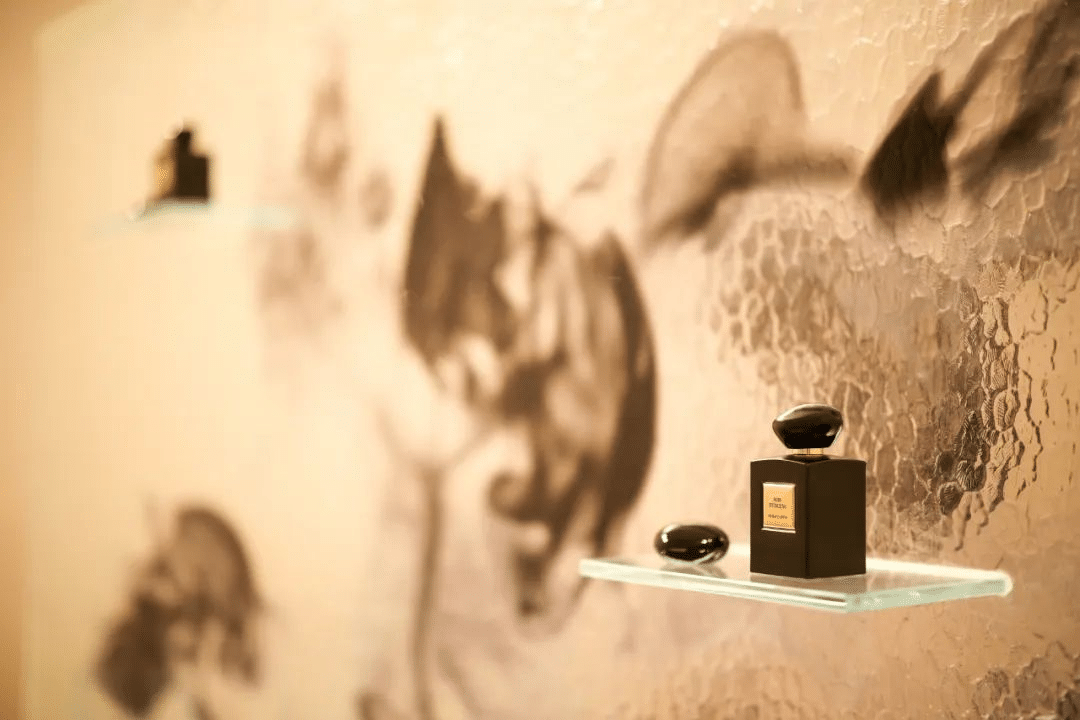 「时空浮游」阿玛尼高定私藏香氛全球首展